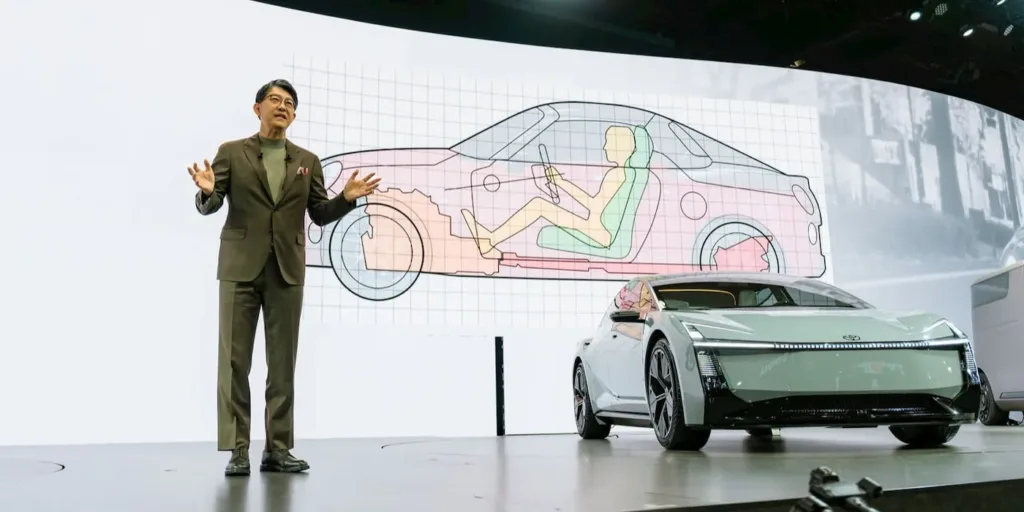 Toyota CEO'su Koji Sato, Japan Mobility Show'da Corolla Concept'i tanıttı