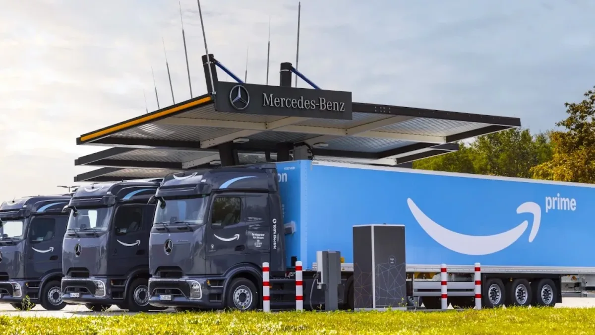 Mercedes-Benz eActros elektrikli tır Amazon logosuyla yolda