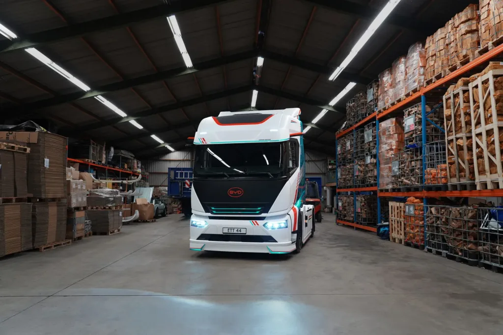 BYD’den 600 km menzilli elektrikli tır: 1,5 MW şarj geldi