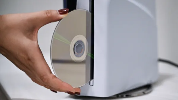 PlayStation, disk kararına tepki üzerine geliştiricilere anket gönderdi