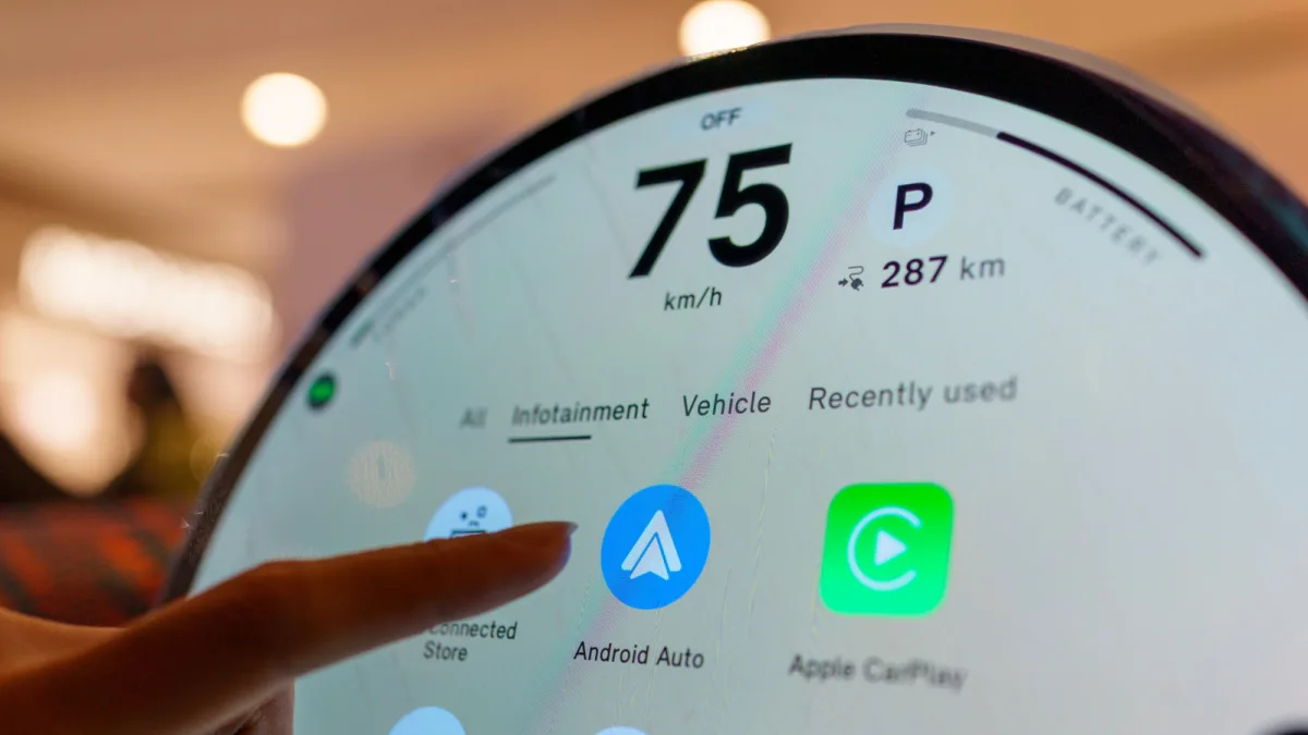 Araç multimedya ekranında çalışan Android Auto arayüzü görünümü