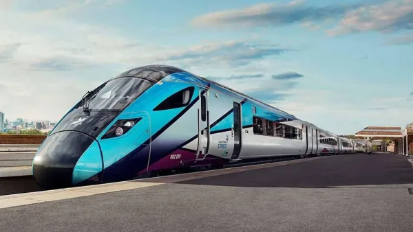 Alstom Adessia Stream bataryalı elektrikli tren İngiltere demiryolu hattında