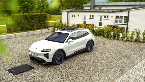 Porsche Cayenne Electric’e kablosuz şarj teknolojisi geldi