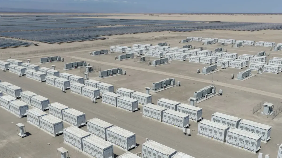 Arizona çölünde inşa edilen güneş paneli tarlası