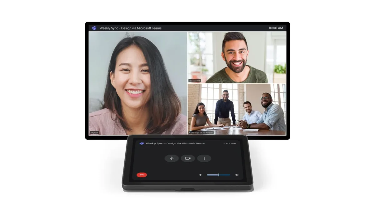 Toplantı odasında Google Meet ve Teams ekranı