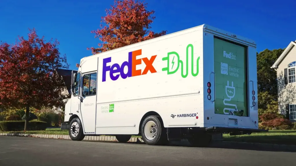 FedEx elektrikli kutu van; Harbinger tarafından.