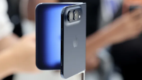 iPhone Duo öncesi Xiaomi, Oppo ve Samsung rekabeti kızıştı